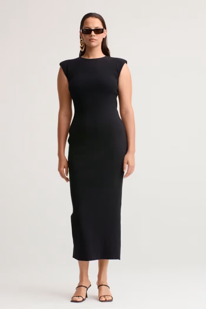 https://a.storyblok.com/f/199965/700x1050/4551d93ec2/thumb_avora_allora-dress-black.jpg